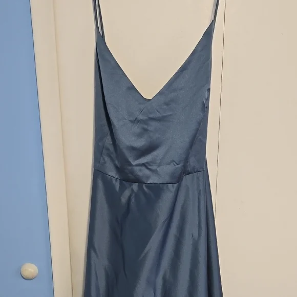 Elegant Blue Satin Dress - Picture 4 of 4